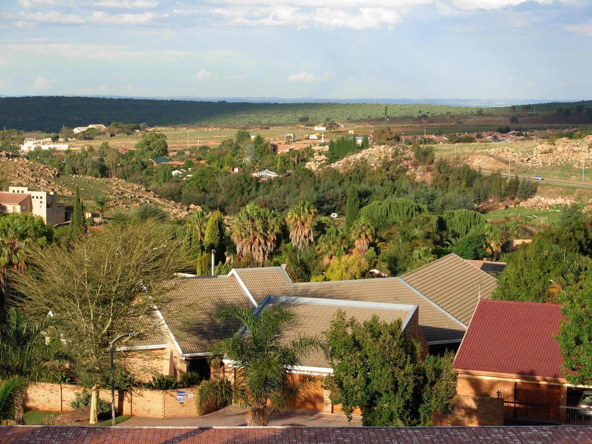 Magaliqua Guest House Noordheuwel Exterior photo